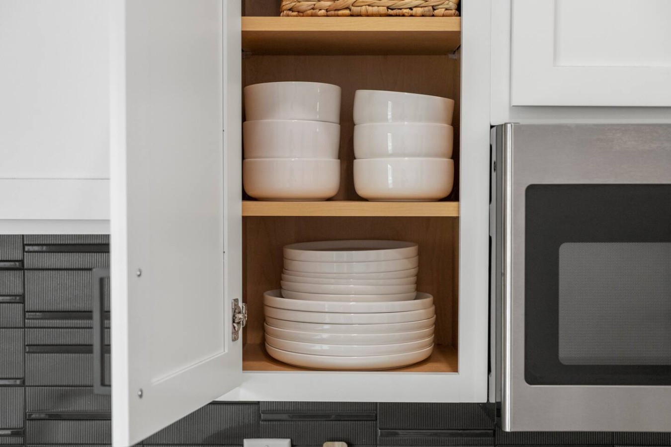 A set of 6 large plates, small plates & bowls