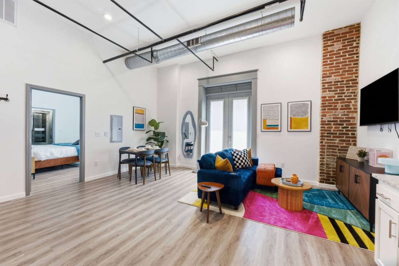 Lux Executive Suite: Sleeps 4; Heart of Columbus