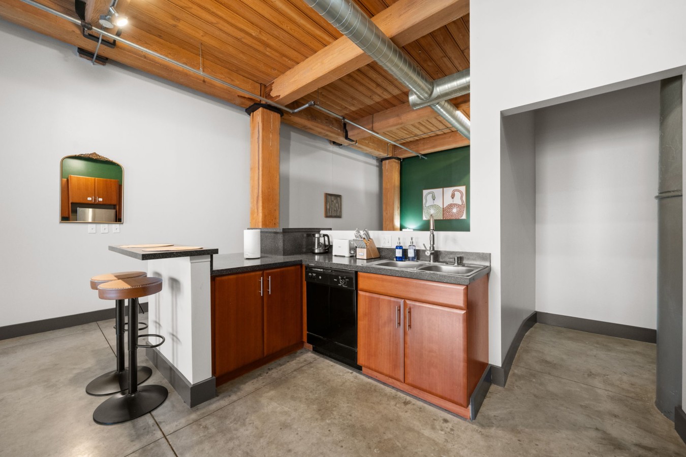 A Kitchen Made for Stays – From quick breakfasts to home-cooked dinners, this kitchen has you covered.