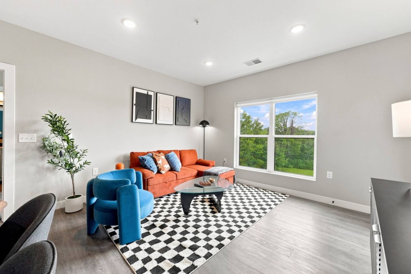 Spacious 2BR Apt | Rooftop + Downtown Columbus