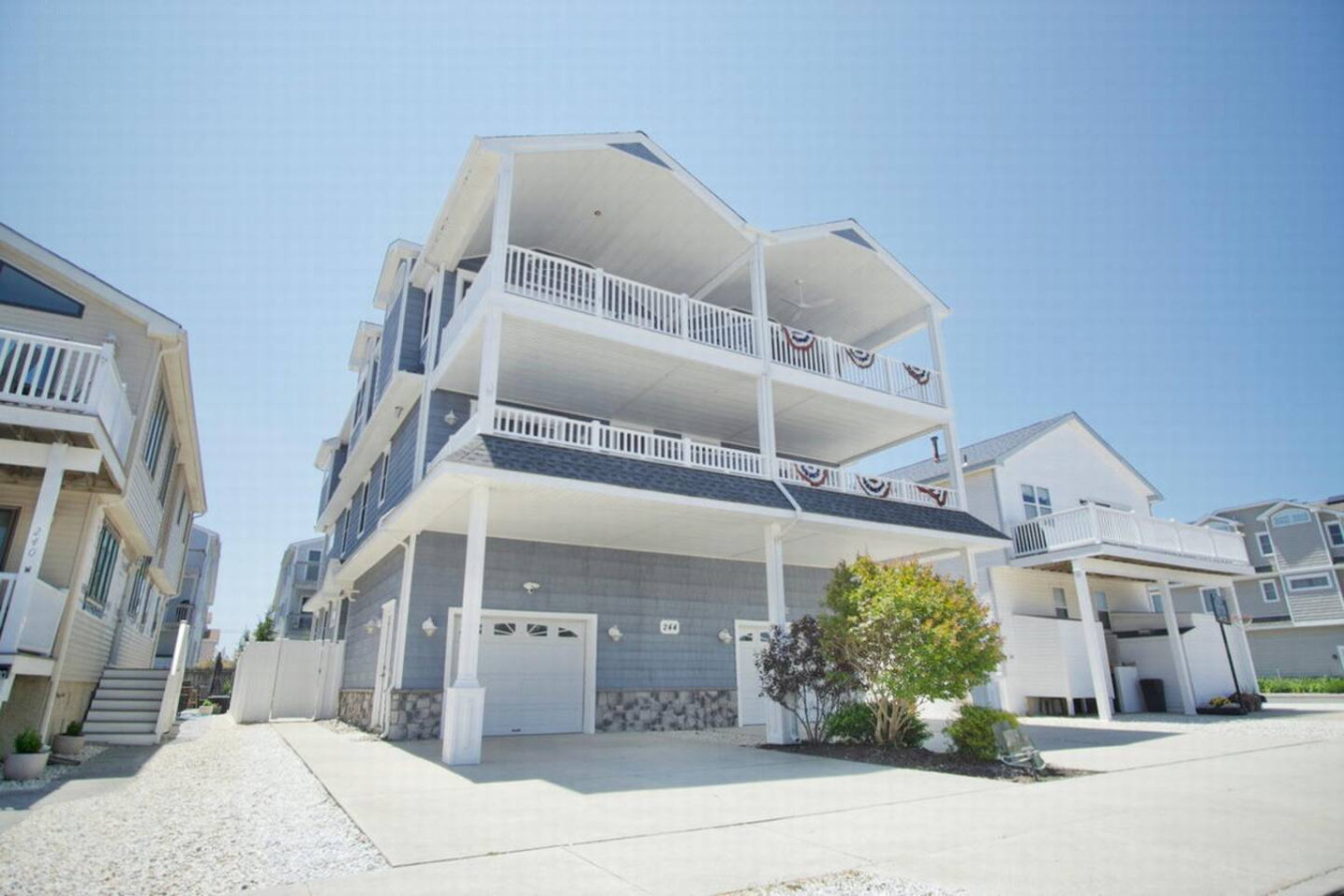 Walk to Downtown Sea Isle: beach 5 BR + Bonus room