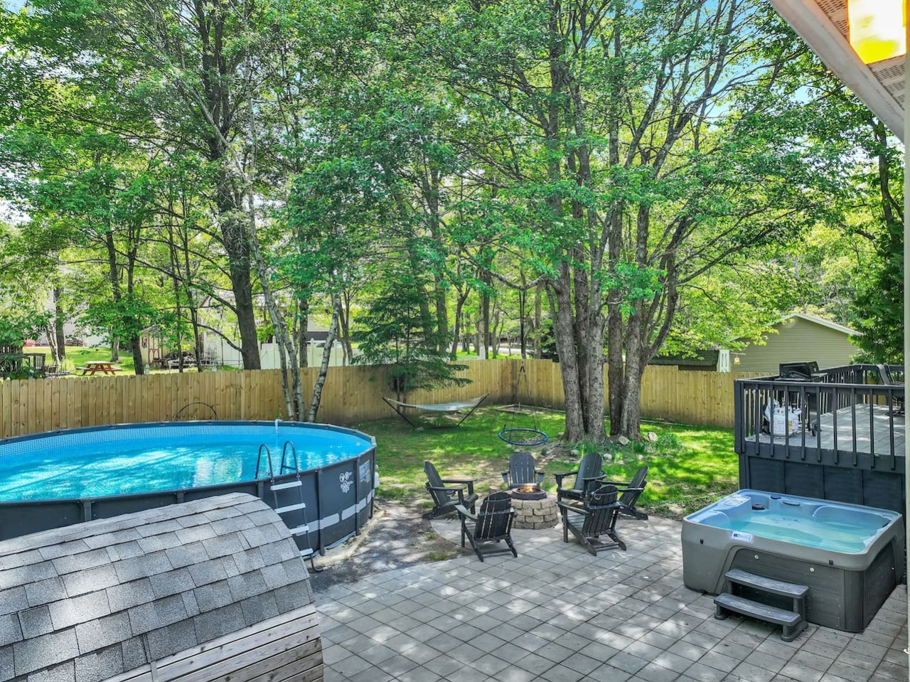 Lake House: Hottub, Sauna, Firepit, Games!