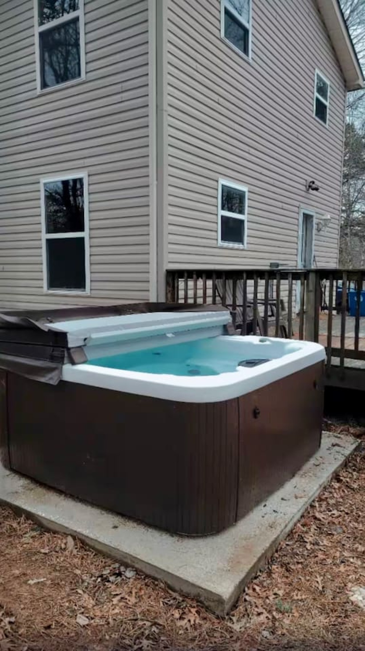 Hot tub/Lake/Beach/Large Deck/King Bed/Family