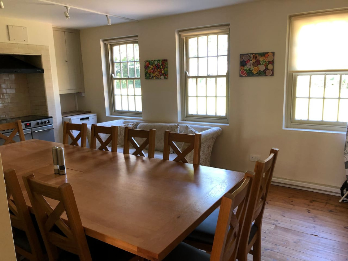 Stunning Hall Cottage, near York and Leeds in Church Lane - Property image 16 - VivreStays
