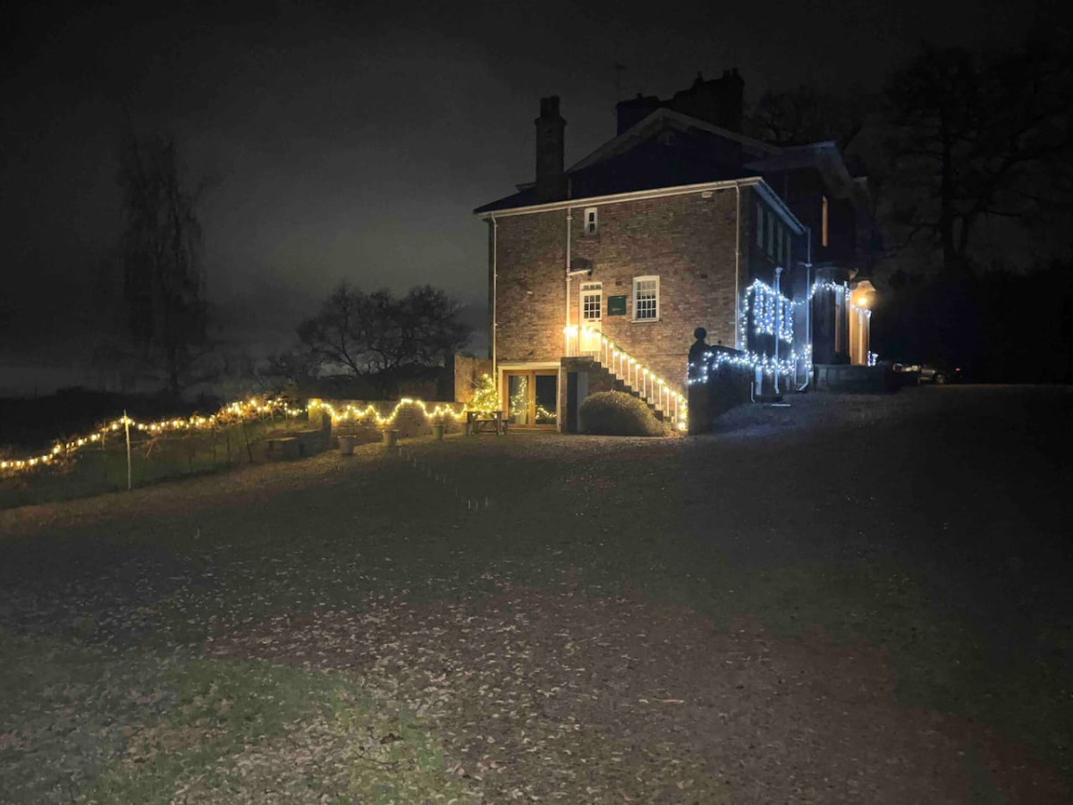 Stunning Hall Cottage, near York and Leeds in Church Lane - Property image 29 - VivreStays