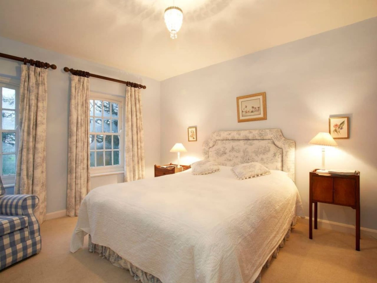 Stunning Hall Cottage, near York and Leeds in Church Lane - Property image 5 - VivreStays