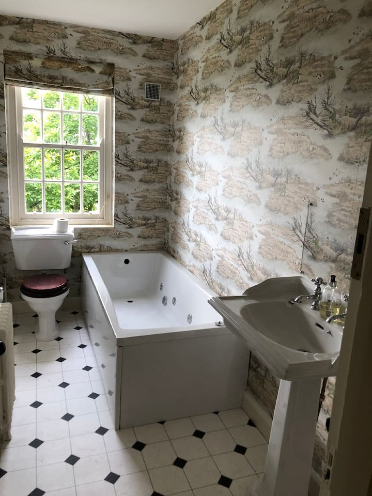 Stunning Hall Cottage, near York and Leeds in Church Lane - Property image 18 - VivreStays