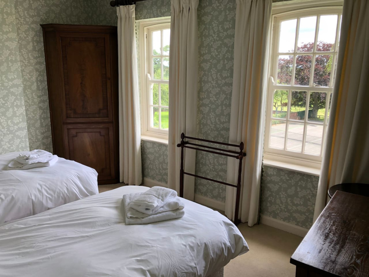 Stunning Hall Cottage, near York and Leeds in Church Lane - Property image 9 - VivreStays