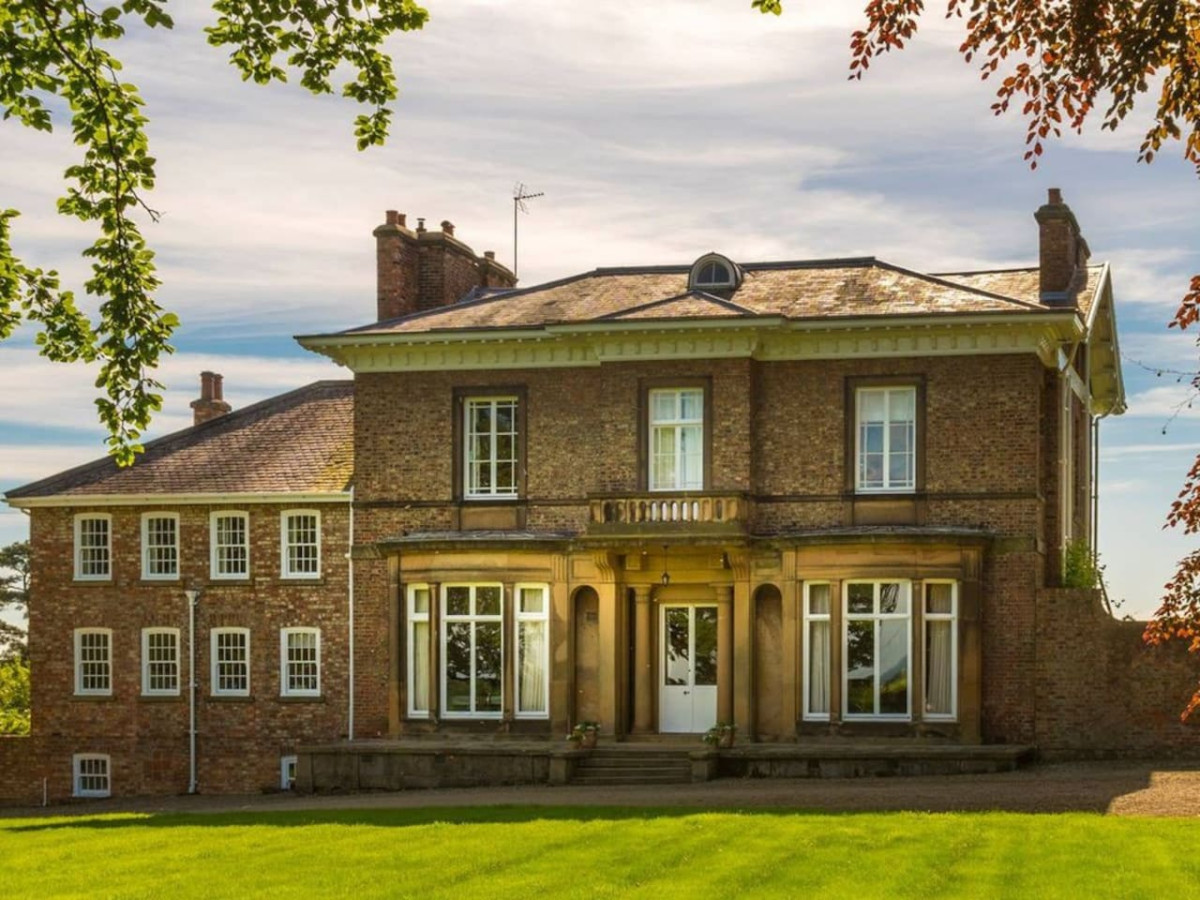 Stunning Hall Cottage, near York and Leeds in Church Lane - Property image 2 - VivreStays