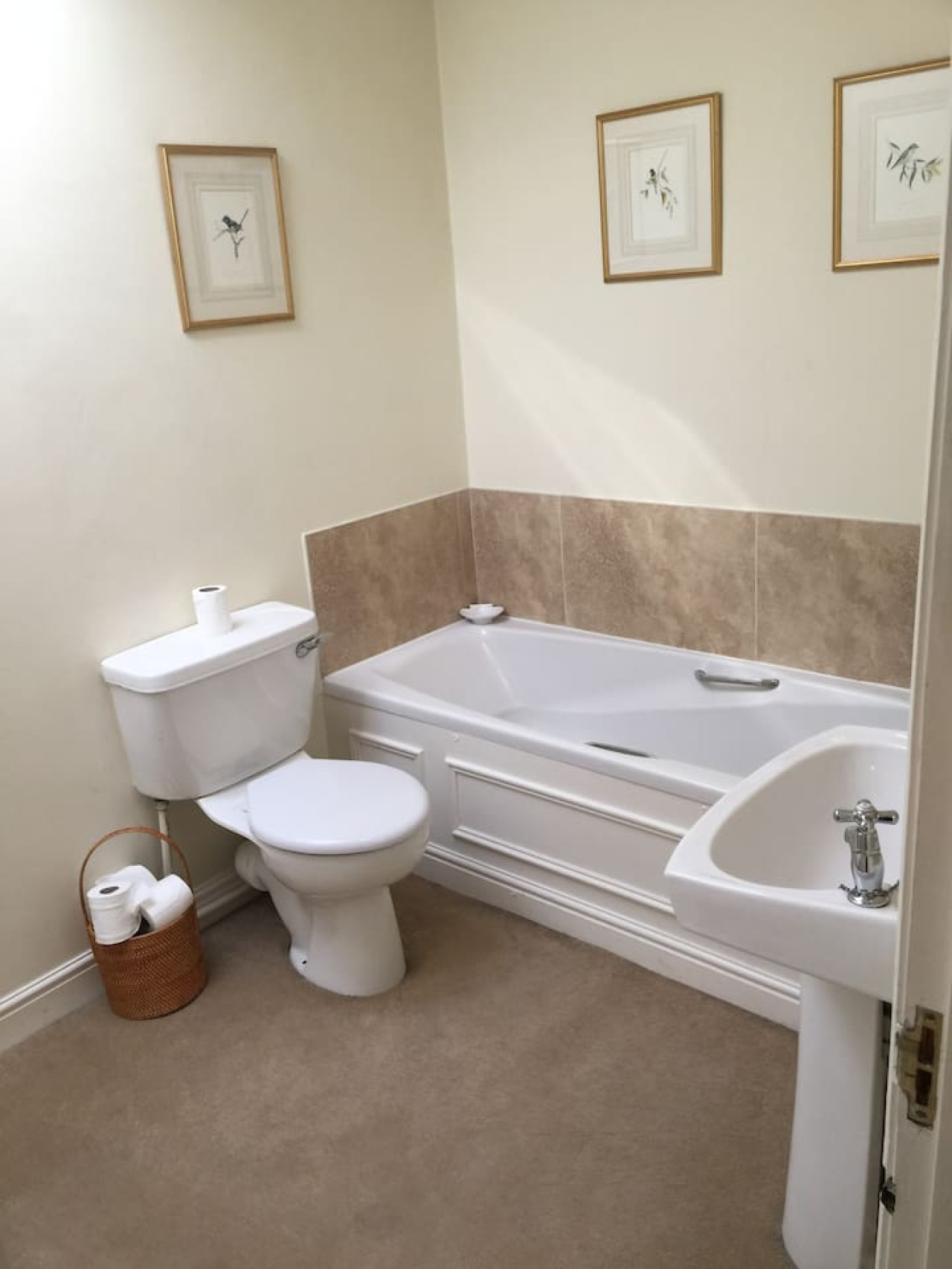 Historic Hall Wing nr York & Leeds + free Hot tub! in Church Lane - Property image 43 - VivreStays
