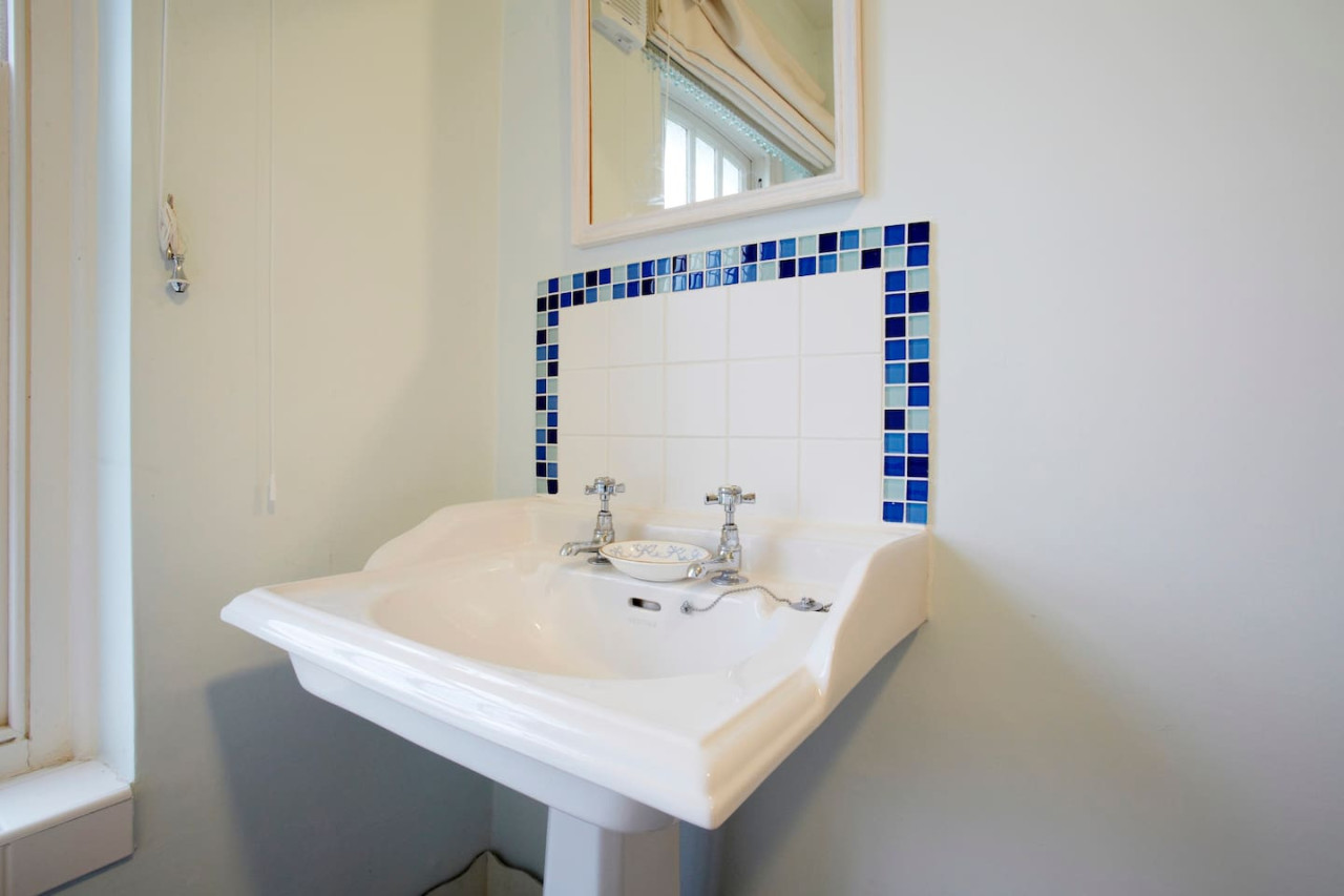 Historic Hall Wing nr York & Leeds + free Hot tub! in Church Lane - Property image 28 - VivreStays