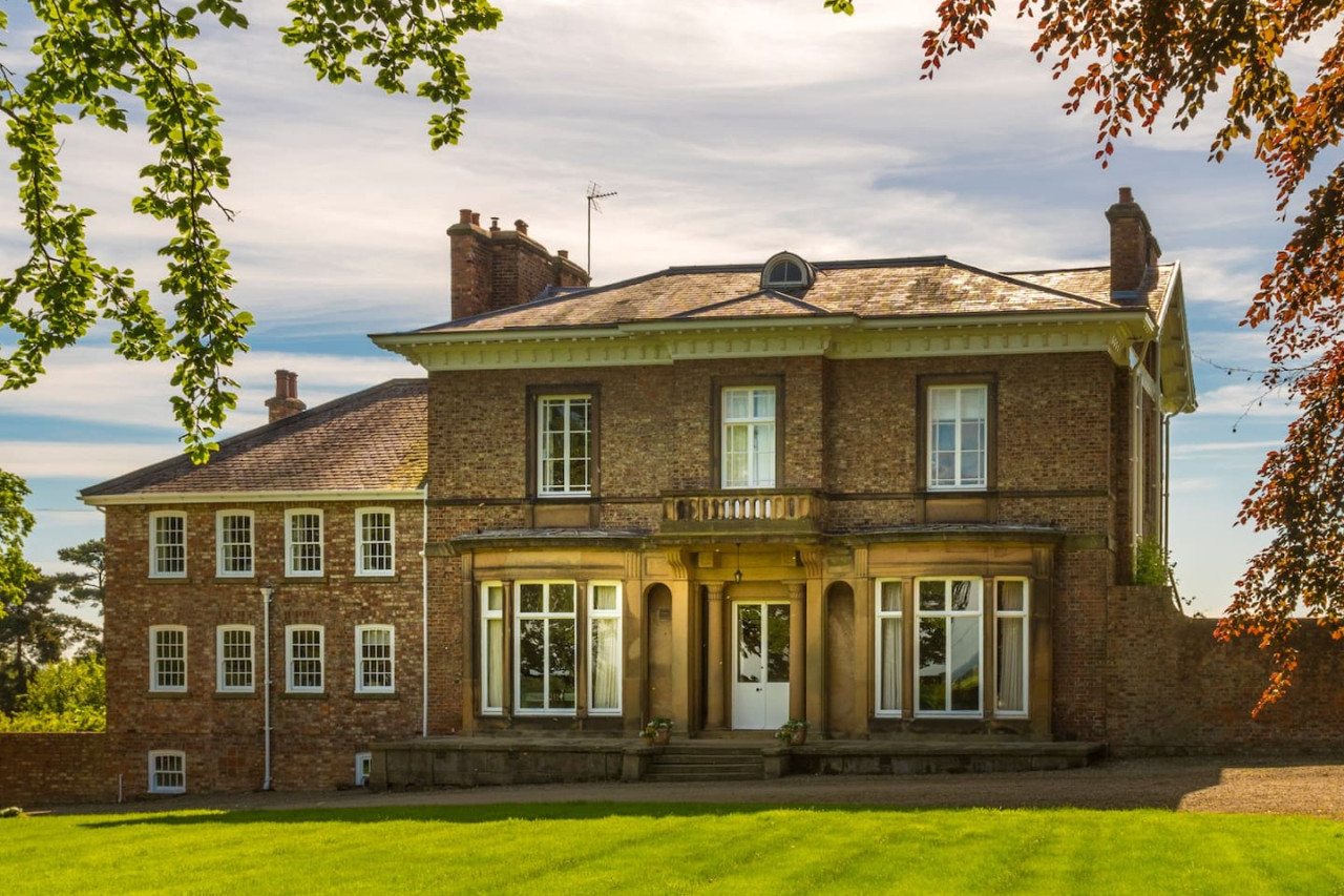 Historic Hall Wing nr York & Leeds + free Hot tub! serviced apartment - Wighill - VivreStays