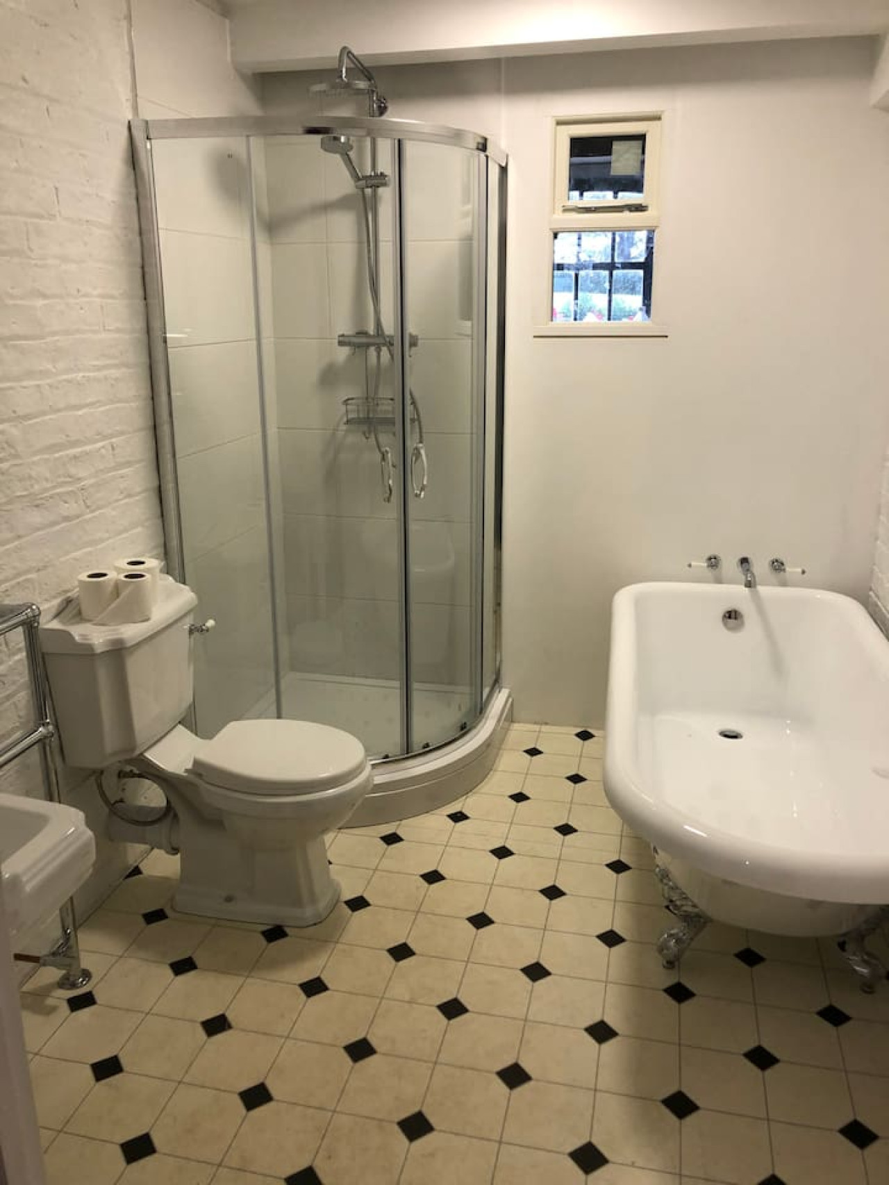Historic Hall Wing nr York & Leeds + free Hot tub! in Church Lane - Property image 41 - VivreStays