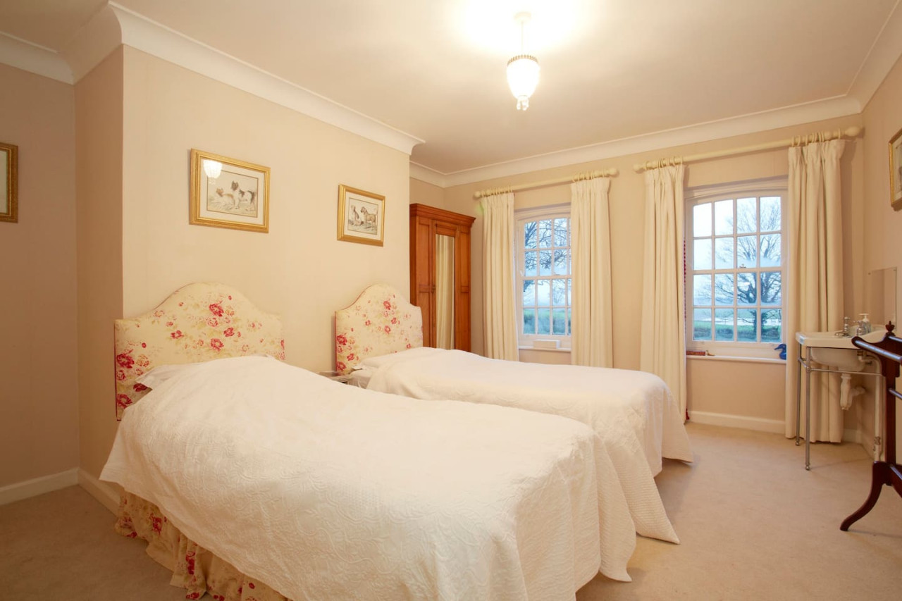 Historic Hall Wing nr York & Leeds + free Hot tub! in Church Lane - Property image 4 - VivreStays