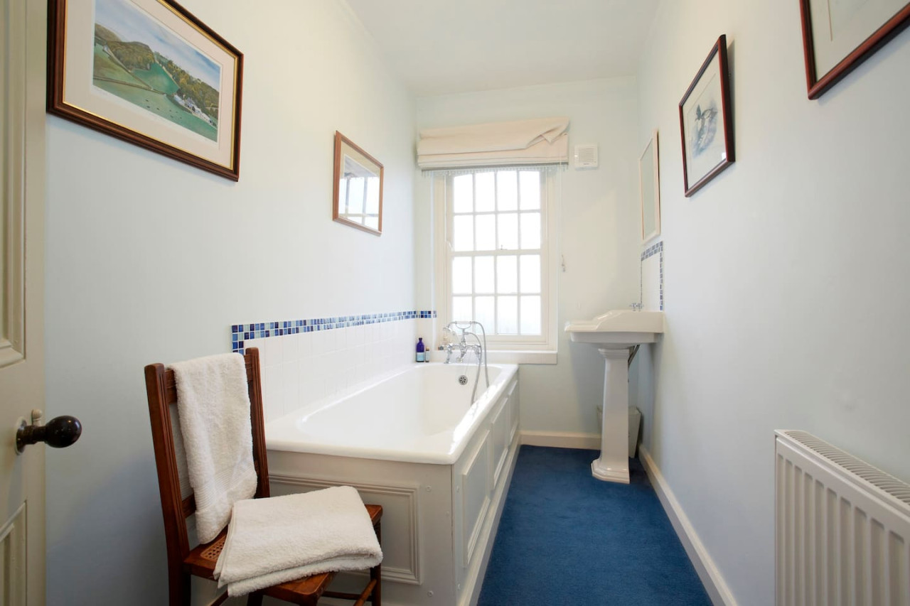 Historic Hall Wing nr York & Leeds + free Hot tub! in Church Lane - Property image 22 - VivreStays