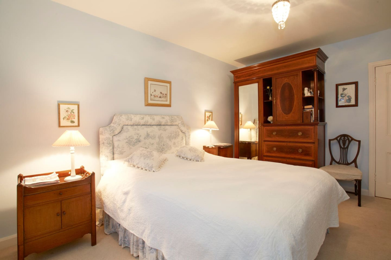Historic Hall Wing nr York & Leeds + free Hot tub! in Church Lane - Property image 15 - VivreStays