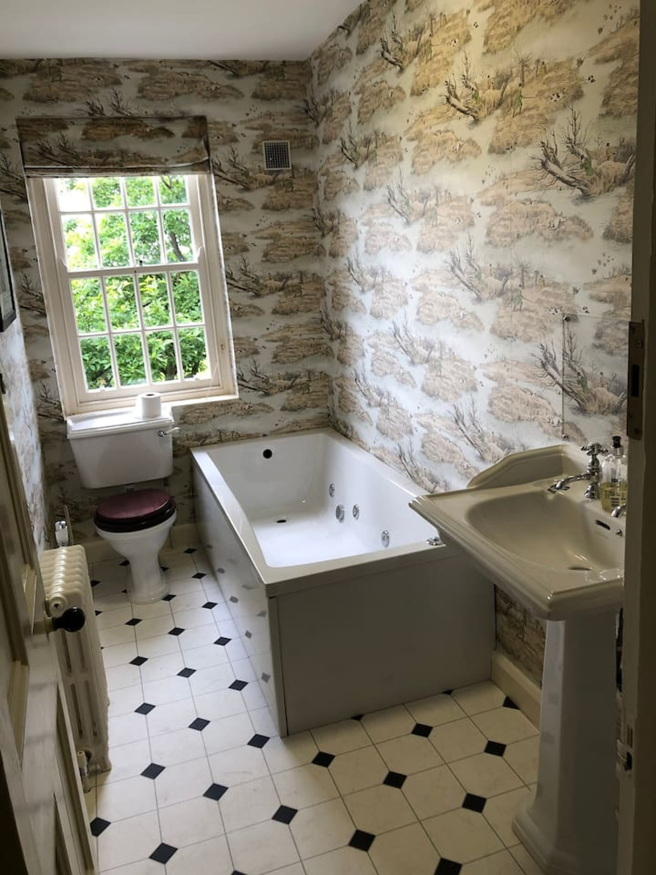 Historic Hall Wing nr York & Leeds + free Hot tub! in Church Lane - Property image 14 - VivreStays