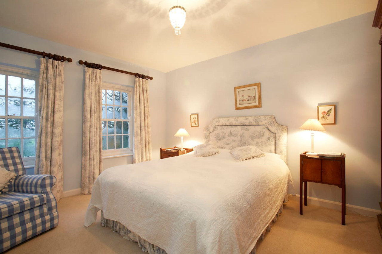 Historic Hall Wing nr York & Leeds + free Hot tub! in Church Lane - Property image 3 - VivreStays
