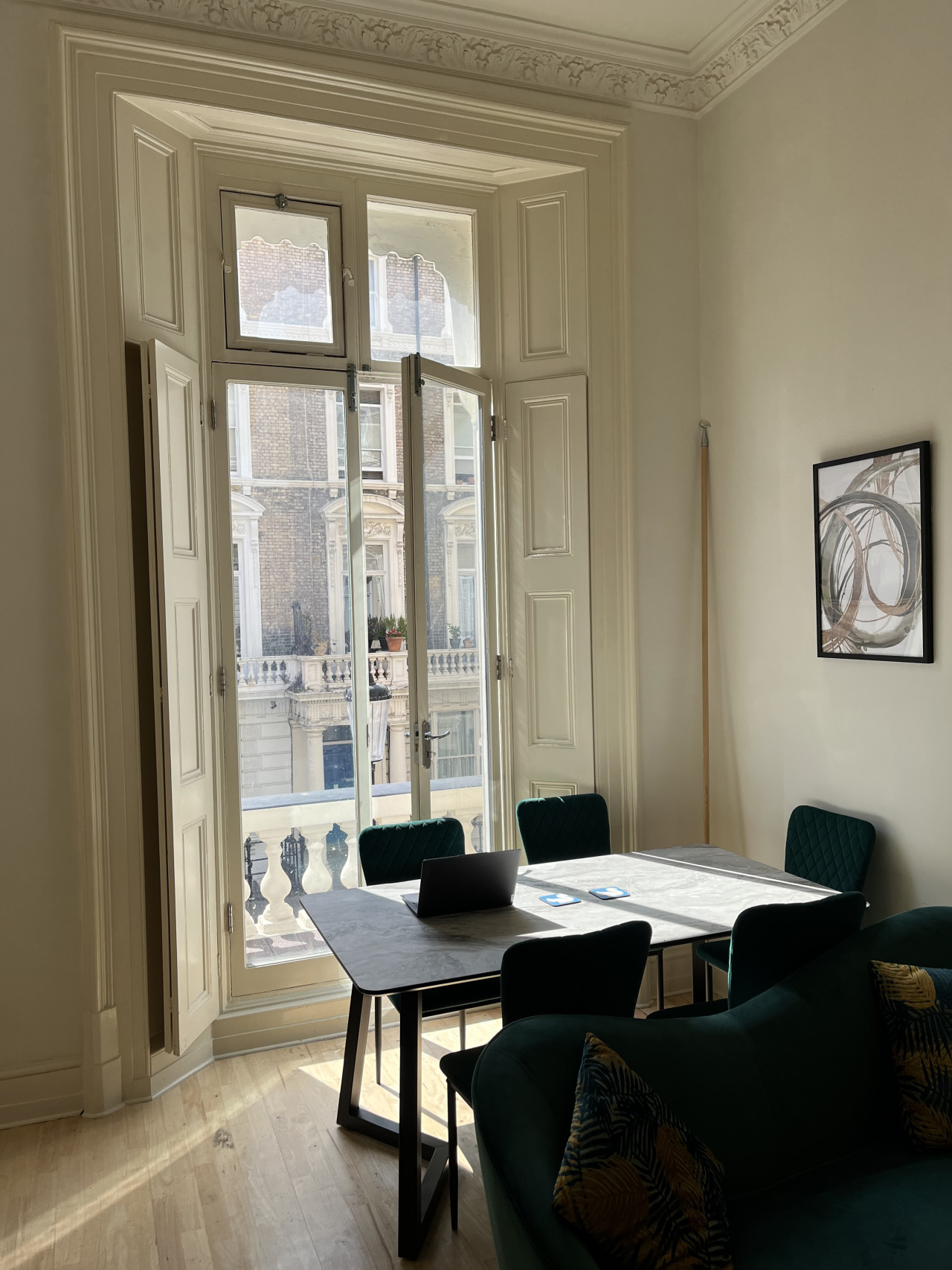 Awesome 3 bedroom Notting Hill very central with a balcony in 33 Clanricarde Gardens 1st Floor Flat - Property image 14 - VivreStays