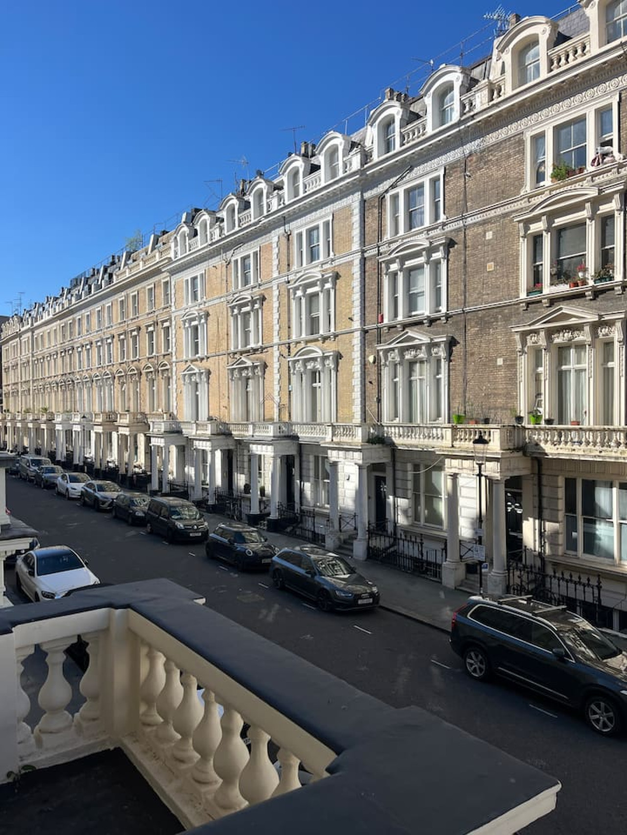 Awesome 3 bedroom Notting Hill very central with a balcony in 33 Clanricarde Gardens 1st Floor Flat - Property image 16 - VivreStays