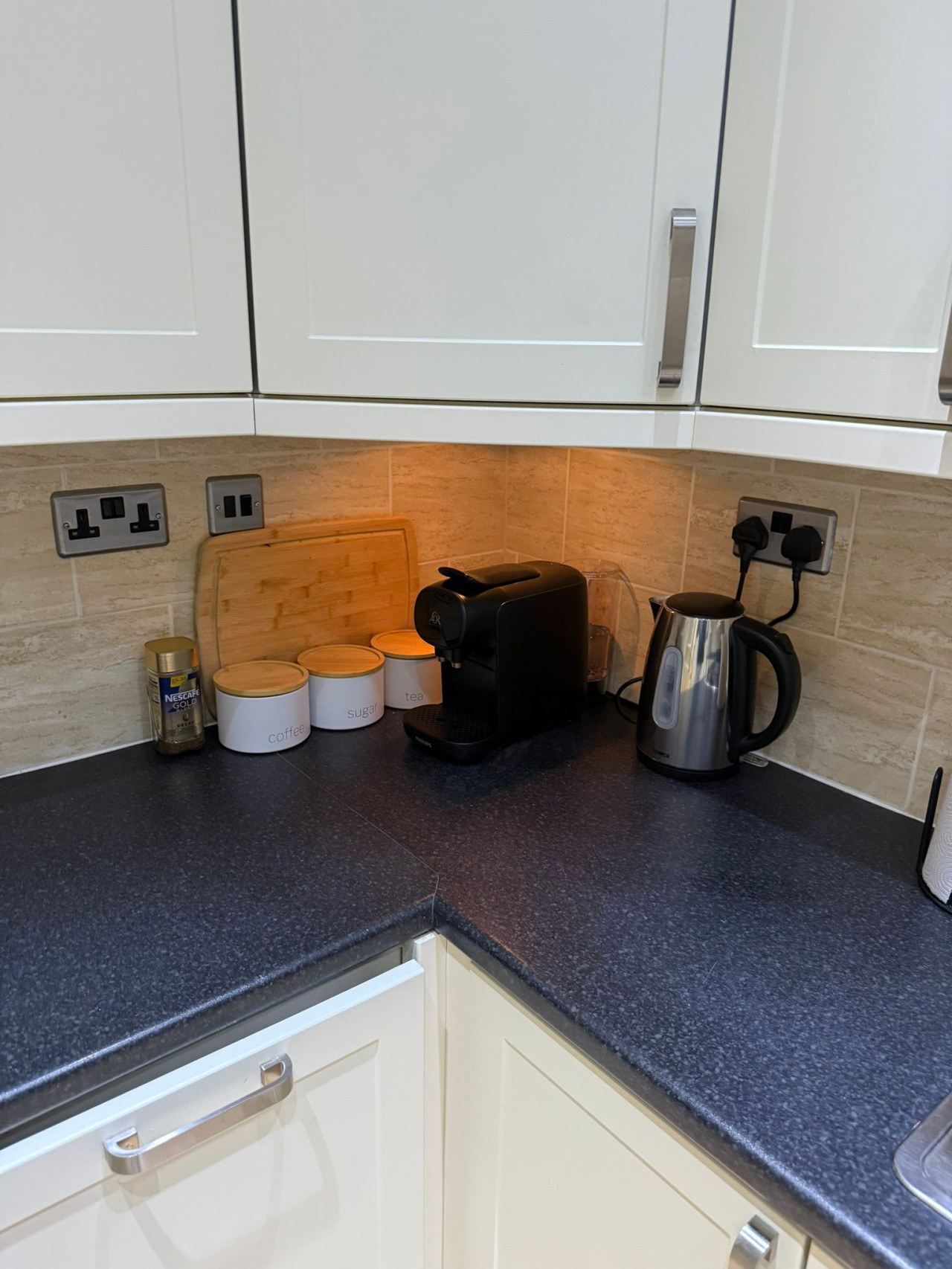 Awesome 3 bedroom Notting Hill very central with a balcony in 33 Clanricarde Gardens 1st Floor Flat - Property image 11 - VivreStays