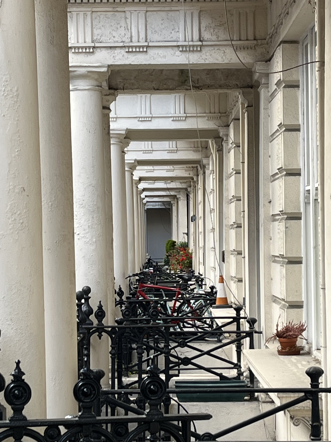Awesome 3 bedroom Notting Hill very central with a balcony in 33 Clanricarde Gardens 1st Floor Flat - Property image 7 - VivreStays