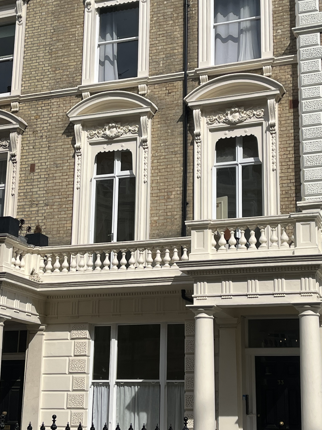 Awesome 3 bedroom Notting Hill very central with a balcony serviced apartment - UK - VivreStays