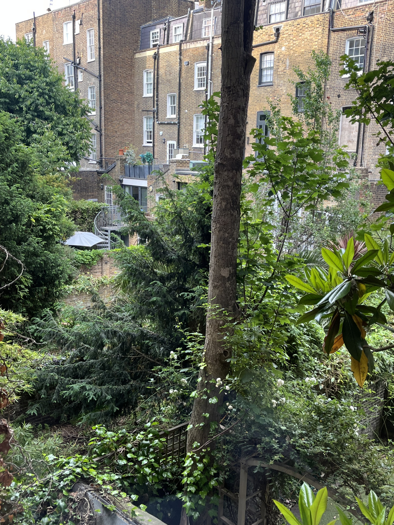 Awesome 3 bedroom Notting Hill very central with a balcony in 33 Clanricarde Gardens 1st Floor Flat - Property image 34 - VivreStays