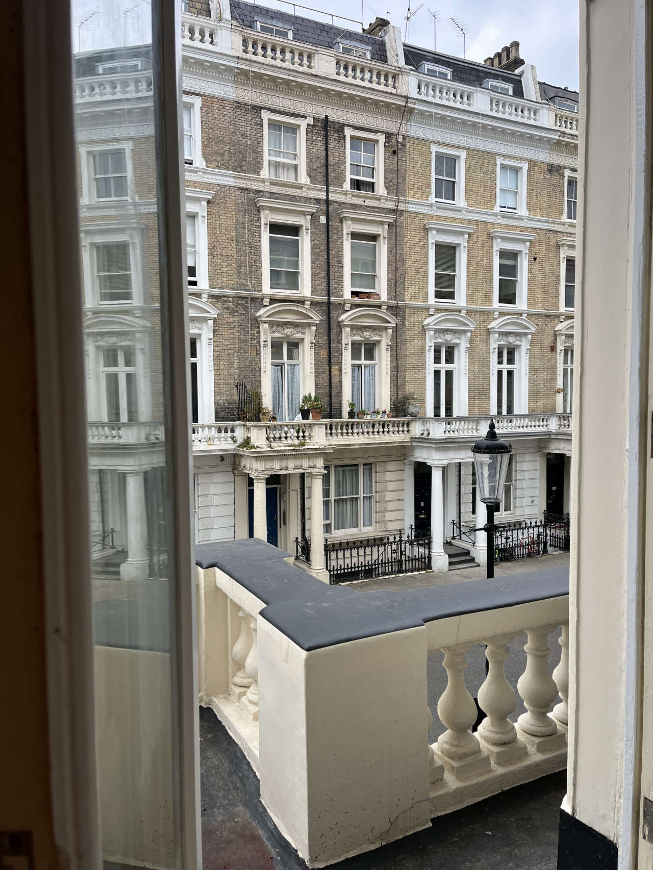 Awesome 3 bedroom Notting Hill very central with a balcony in 33 Clanricarde Gardens 1st Floor Flat - Property image 29 - VivreStays