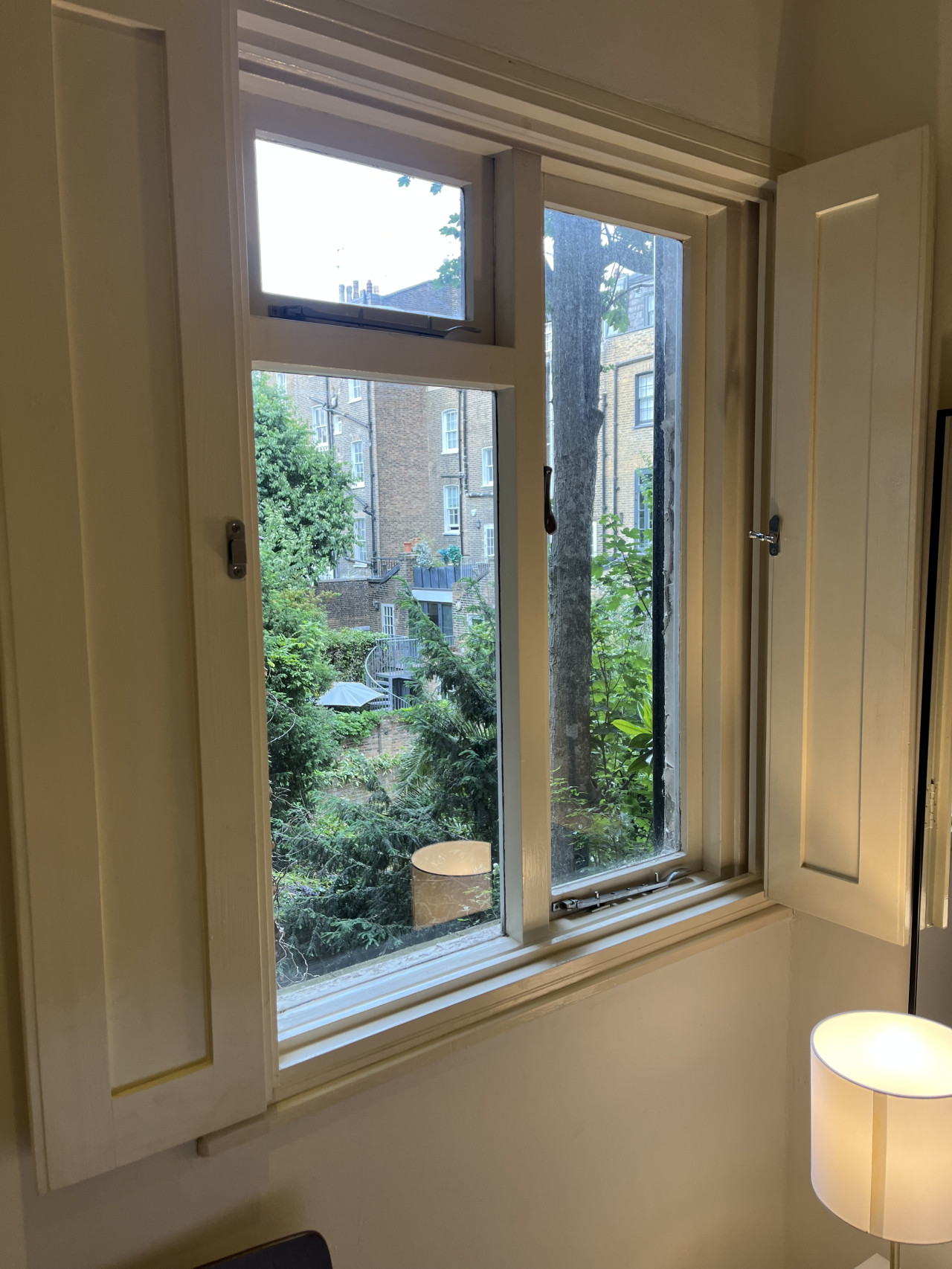 Awesome 3 bedroom Notting Hill very central with a balcony in 33 Clanricarde Gardens 1st Floor Flat - Property image 33 - VivreStays