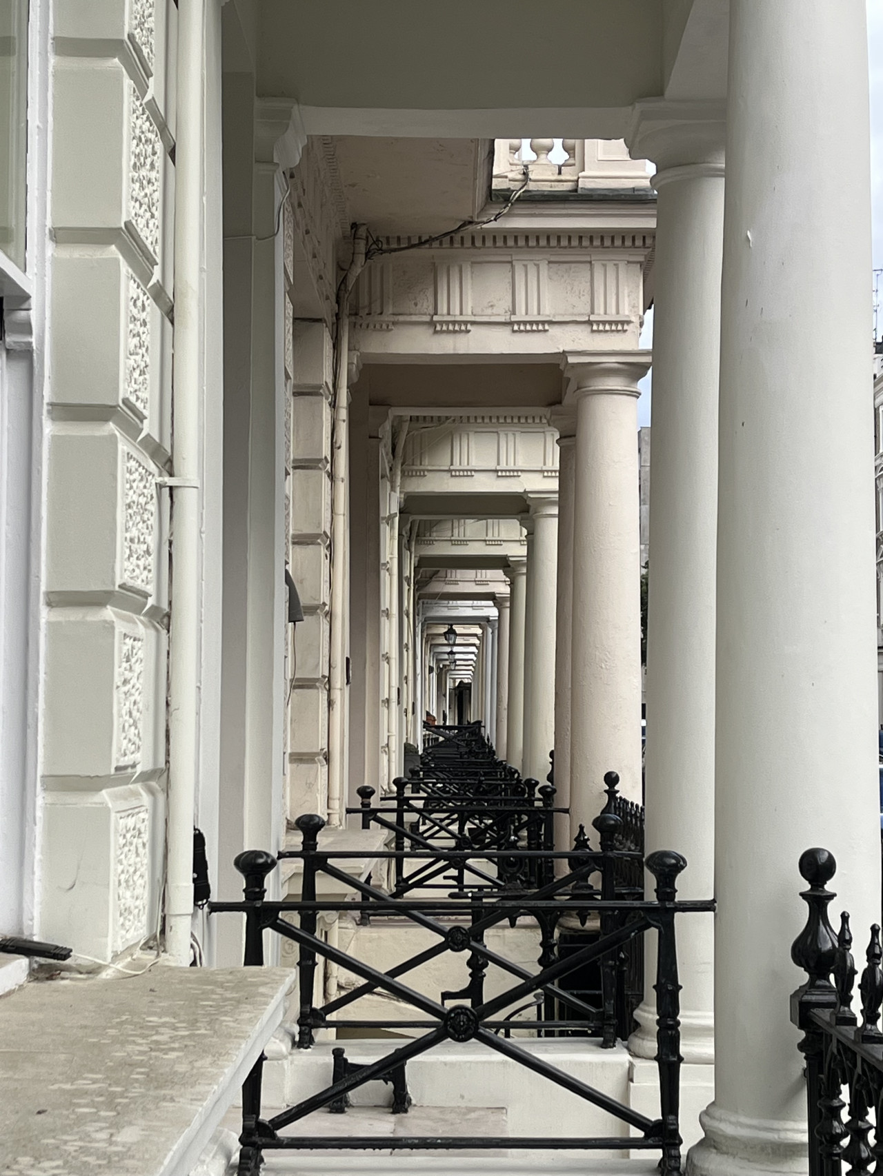 Awesome 3 bedroom Notting Hill very central with a balcony in 33 Clanricarde Gardens 1st Floor Flat - Property image 5 - VivreStays