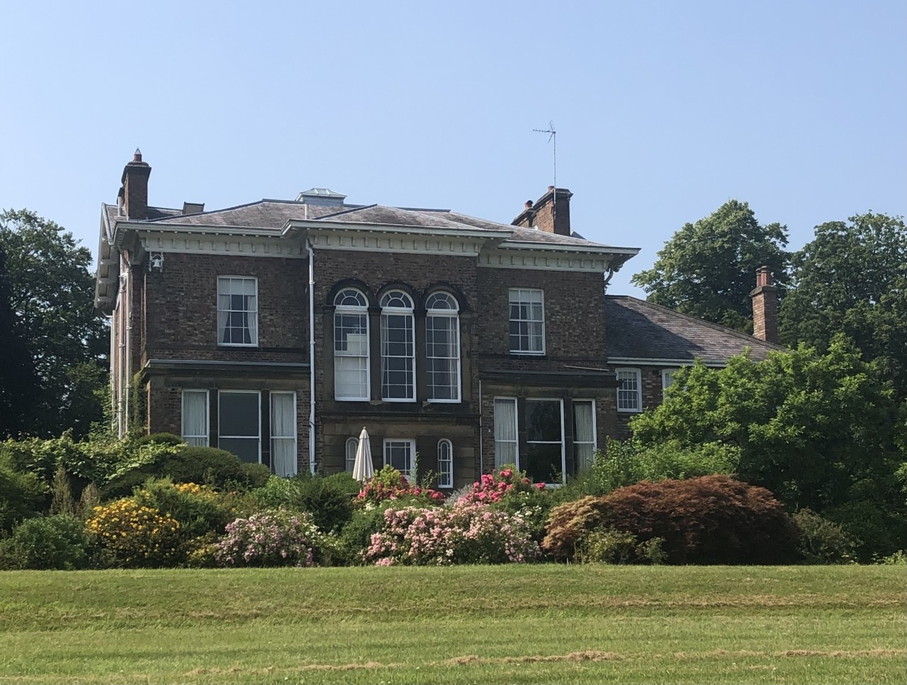 Magnificent Hall and gardens, near York & Leeds serviced apartment - Wighill - VivreStays