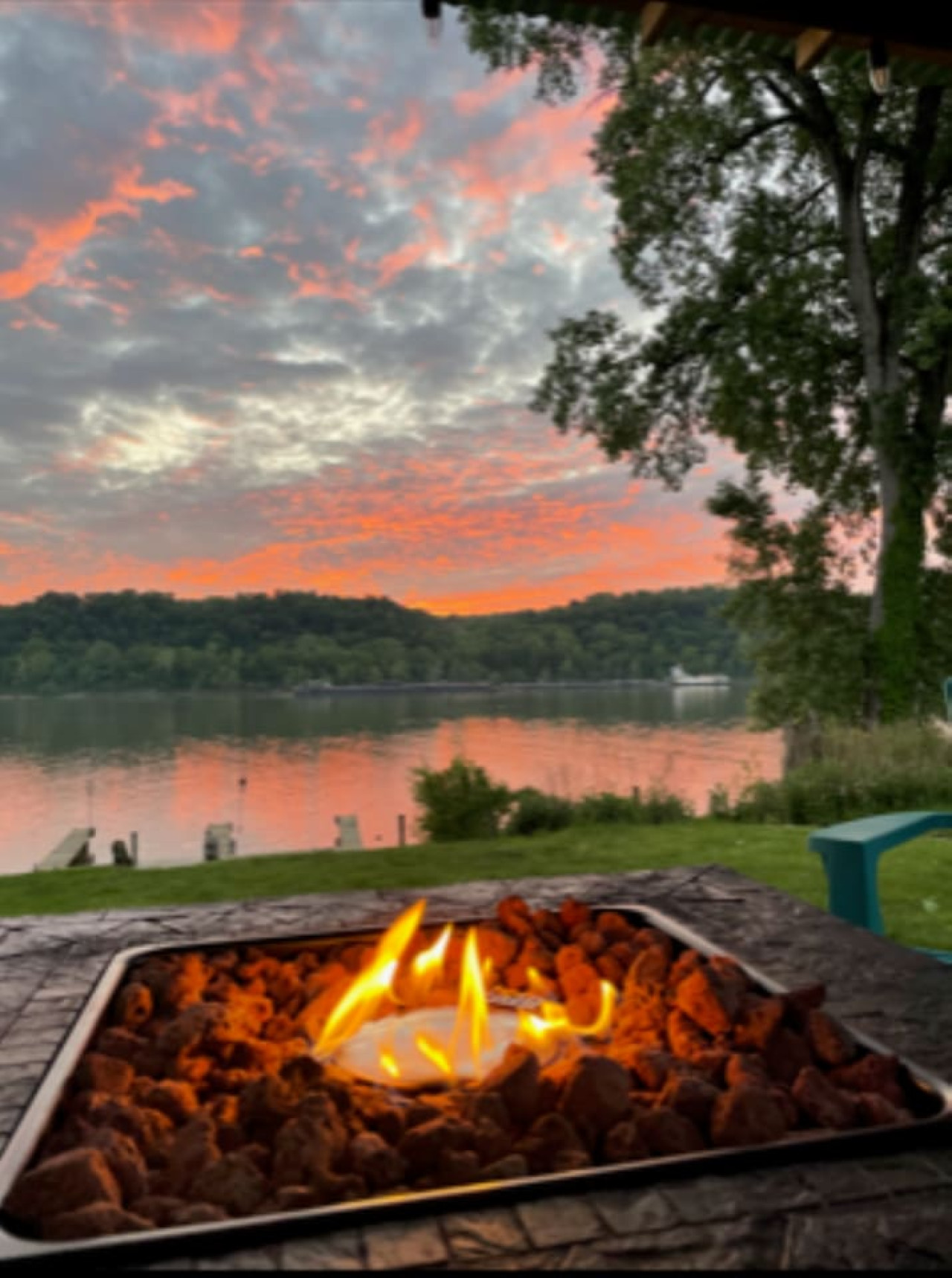 The Riverside Retreat - Your Coastal Getaway