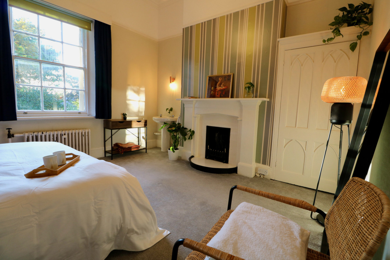 Quiet Victorian Retreat with King Bed