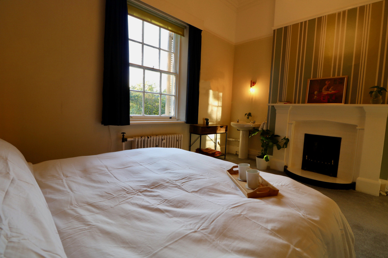 Quiet Victorian Retreat with King Bed
