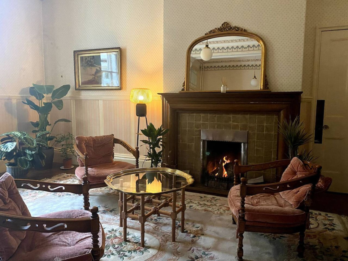 Quiet Manor Room with En-suite