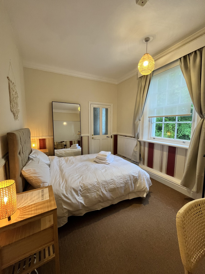 Quiet Manor Room with En-suite