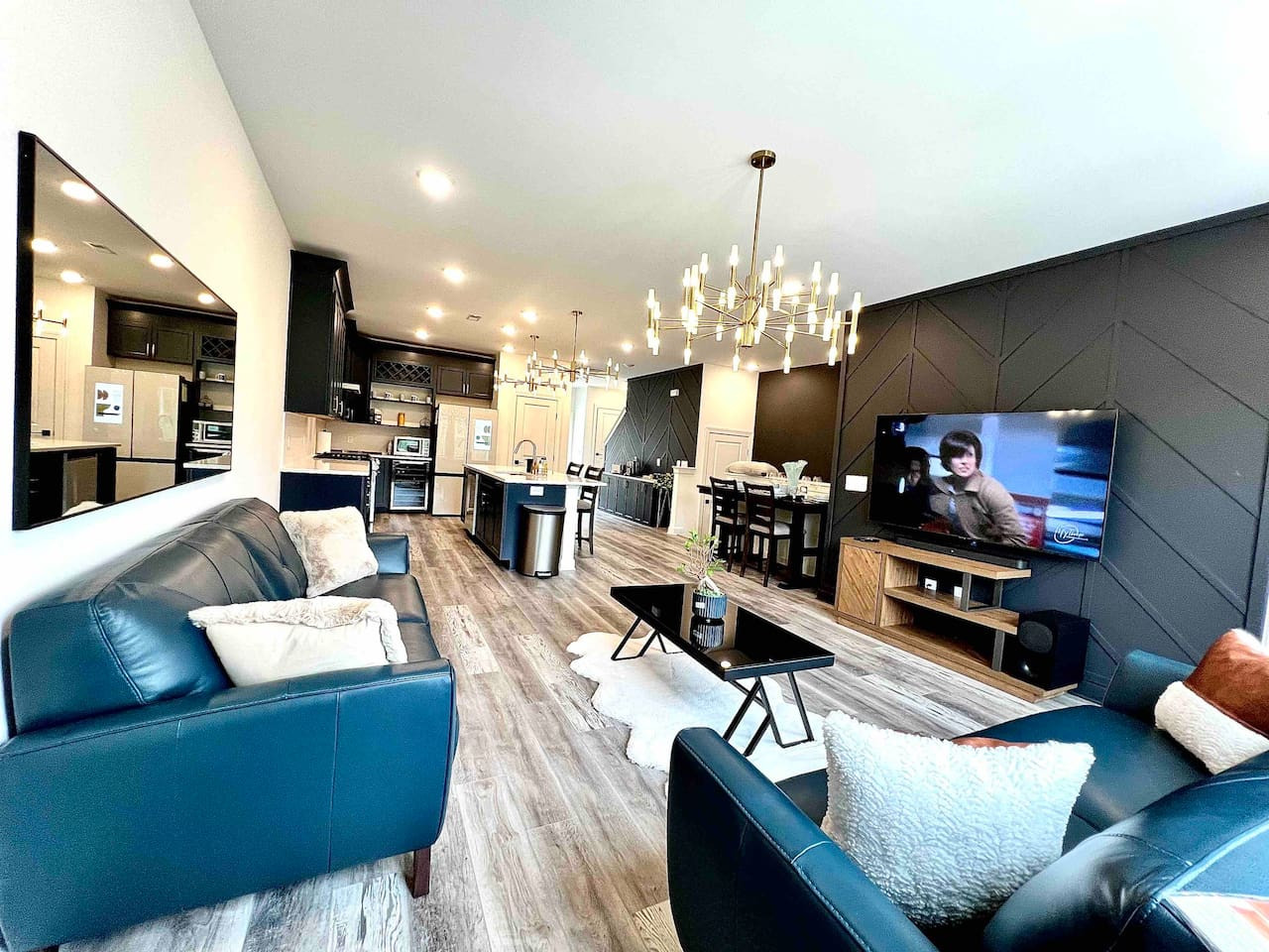 Luxury Living With Heated Pool And Gym - Stunning Townhome Retreat - Durham, NC