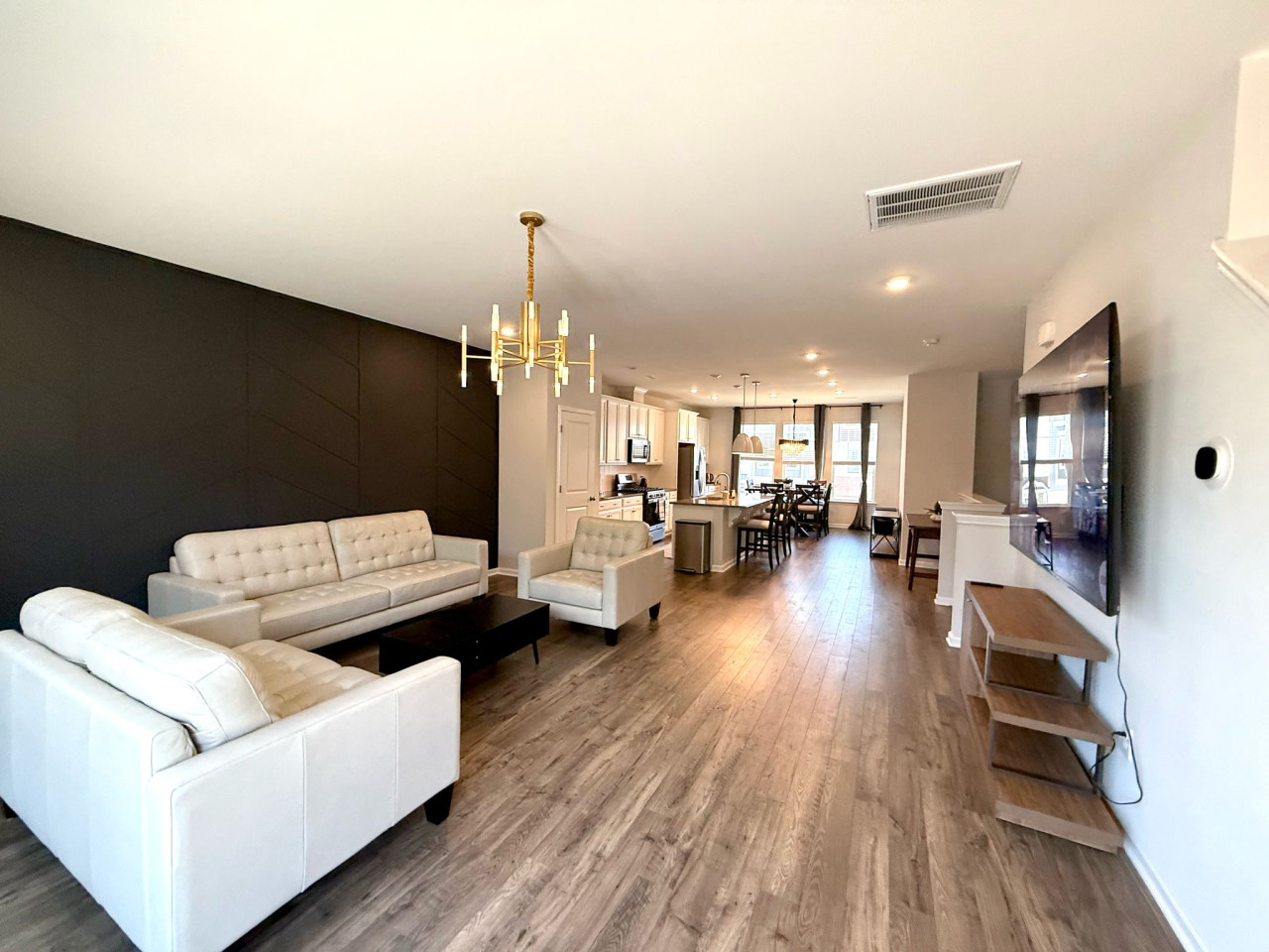 Luxurious Indoor Pool And Resort Style Amenities - Elegant Townhome Retreat - Durham, NC