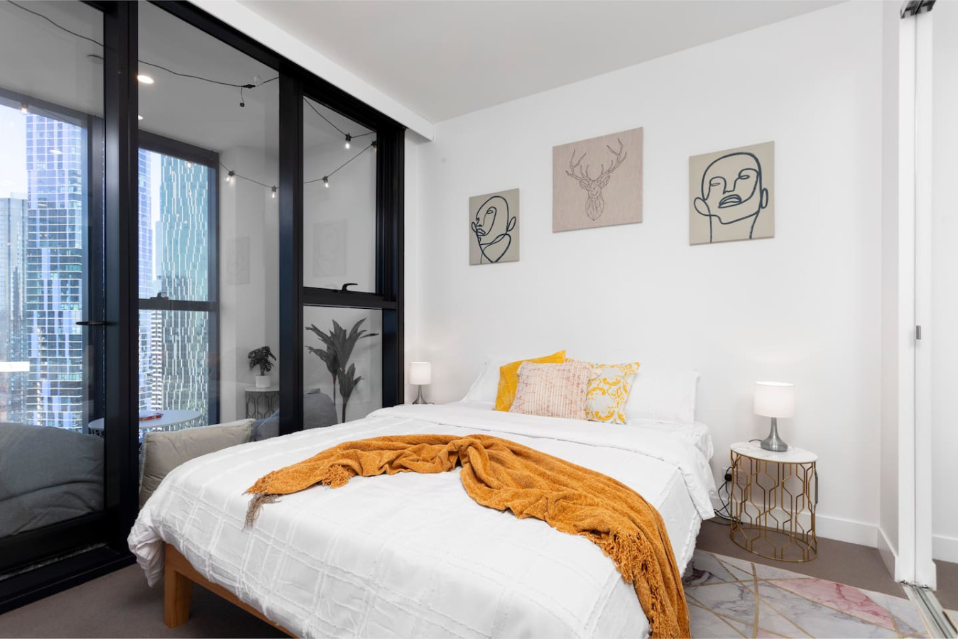 Unique Indoor Balcony Spacious Retreat, Carlton