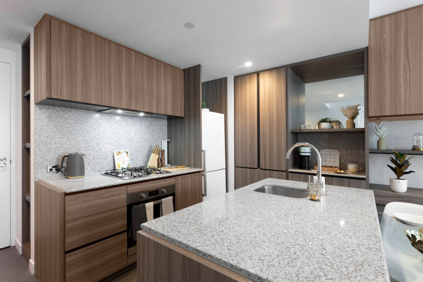 Unique Indoor Balcony Spacious Retreat, Carlton