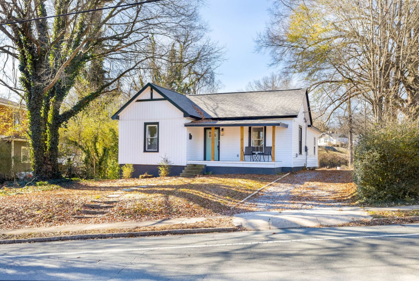 Chic 2BR/2BA Near Dining & Shops