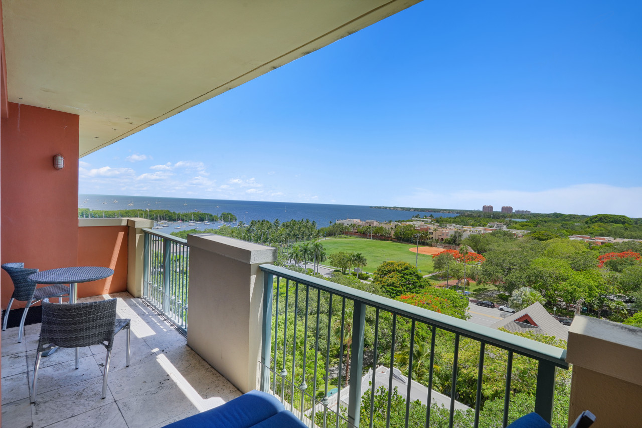 Stunning Bay Views And Luxurious Amenities - Elegant Tropical Retreat - Coral Gables