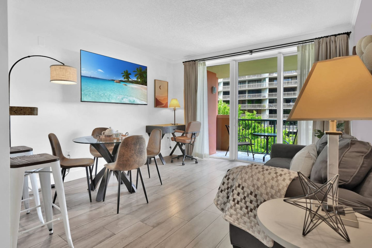 Ocean View Balcony And Cozy Comfort - Delightful Coastal Escape - Bahamas