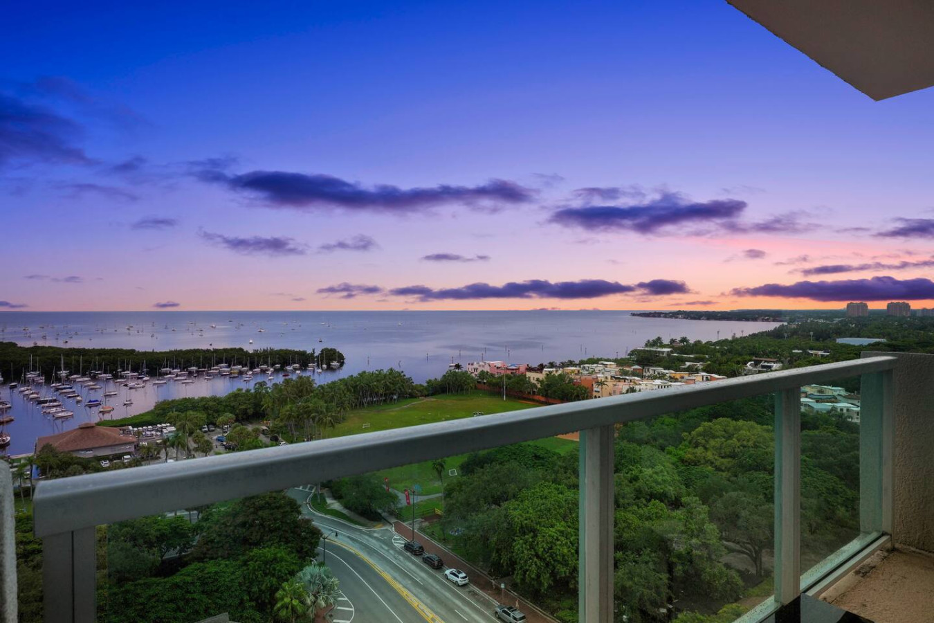 Sf Modern Comfort Steps From The Ocean Breeze - Miami, FL