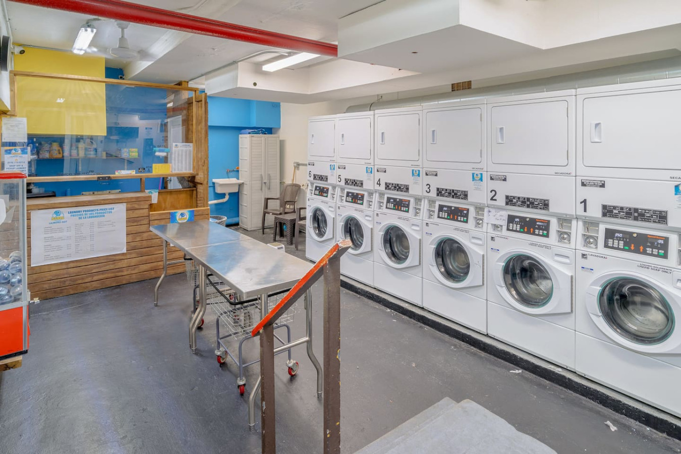 Coin laundry with rows of washers and dryers — OceanSide - Pool Balcony, Isla Verde