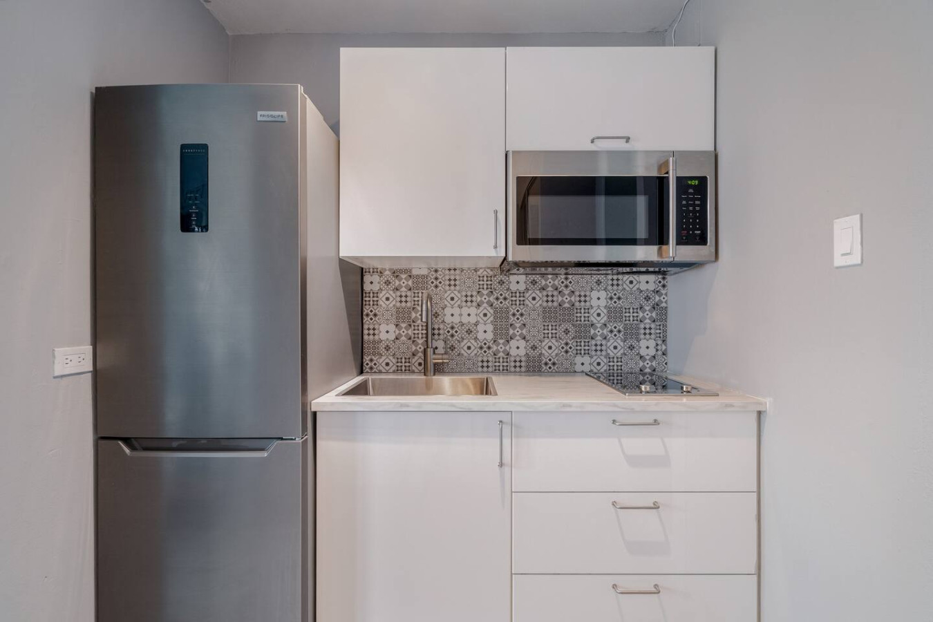 Kitchen with a microwave and a sink — OceanSide - Pool Balcony, Isla Verde