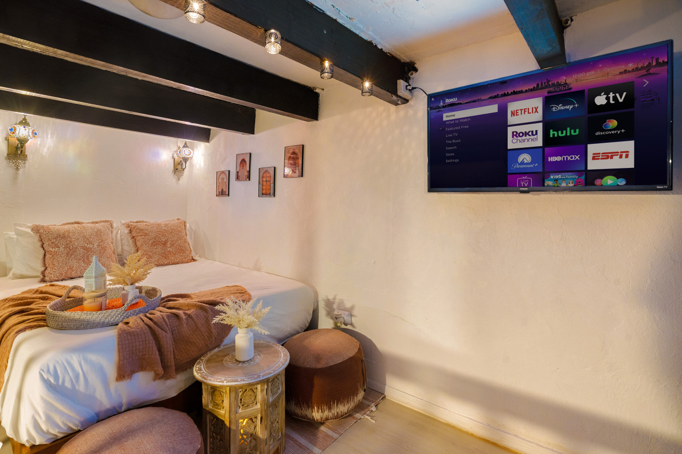 Bedroom with a bed and a TV — Morocco Loft Sanjuanero | Viejo San Juan, Old San Juan