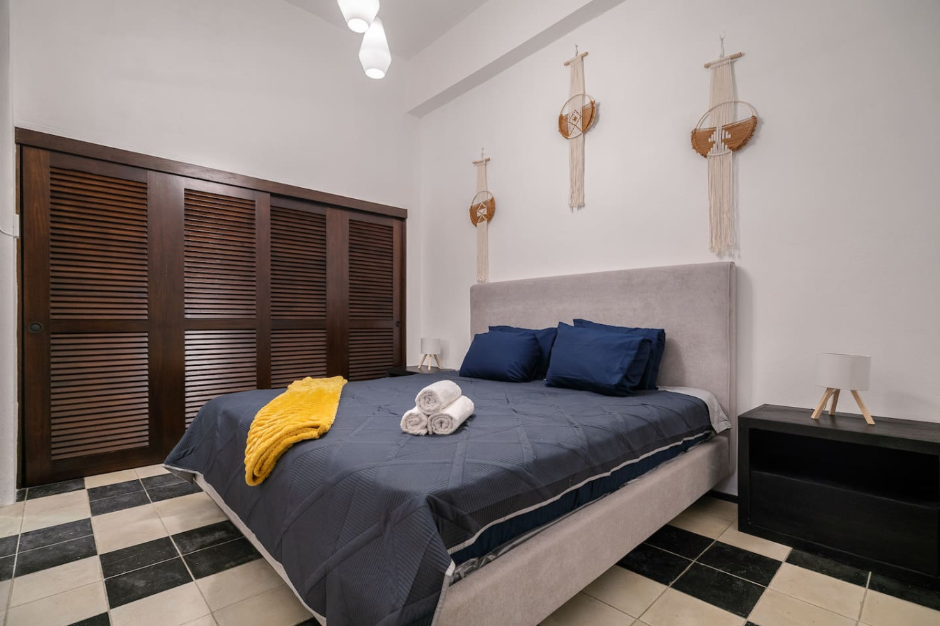 Bedroom with a bed and a yellow blanket on it — Soho Garden Grand patio, Old San Juan
