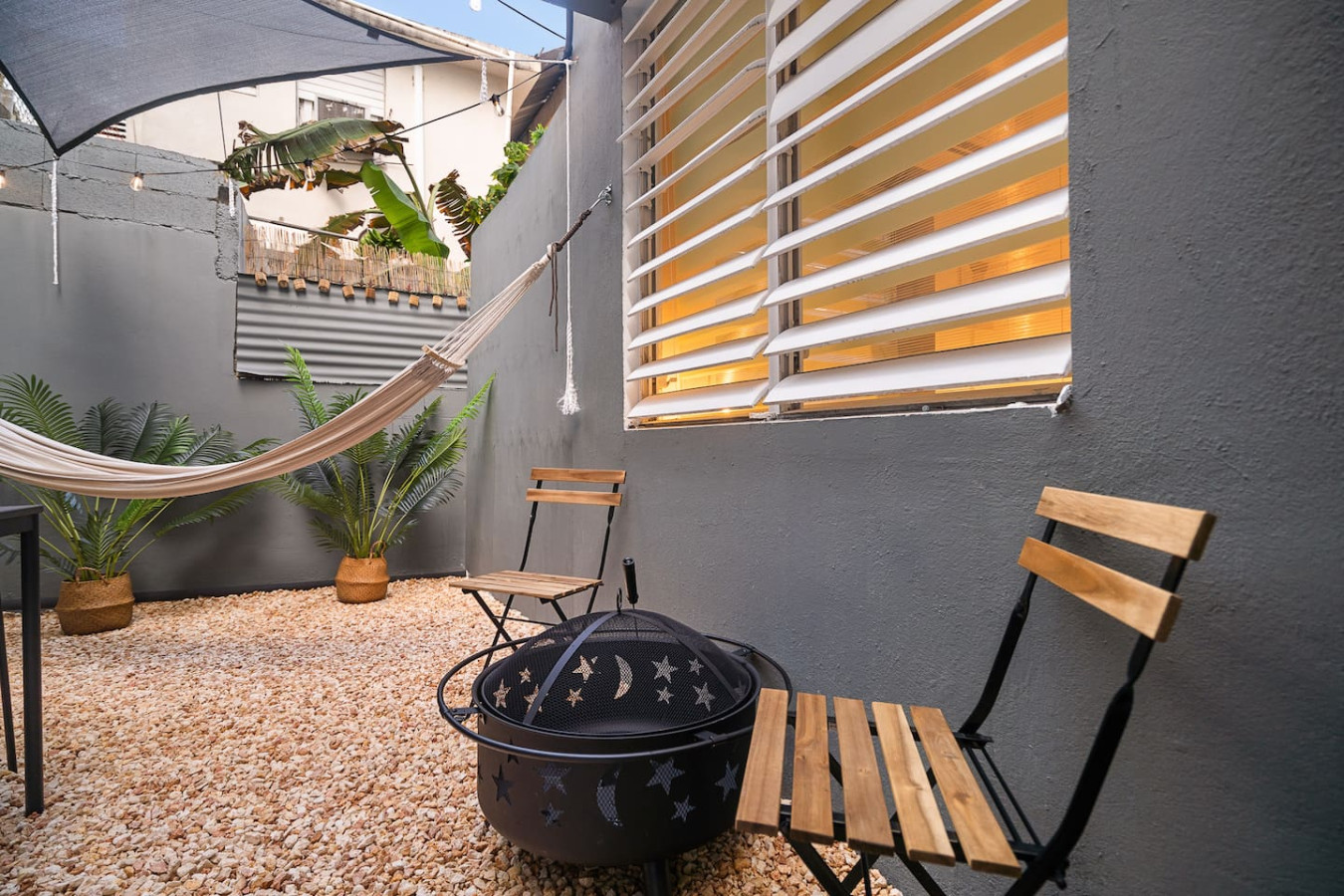 Patio with a fire pit, folding chairs and a hammock — Puerto House - Private Patio, Santurce